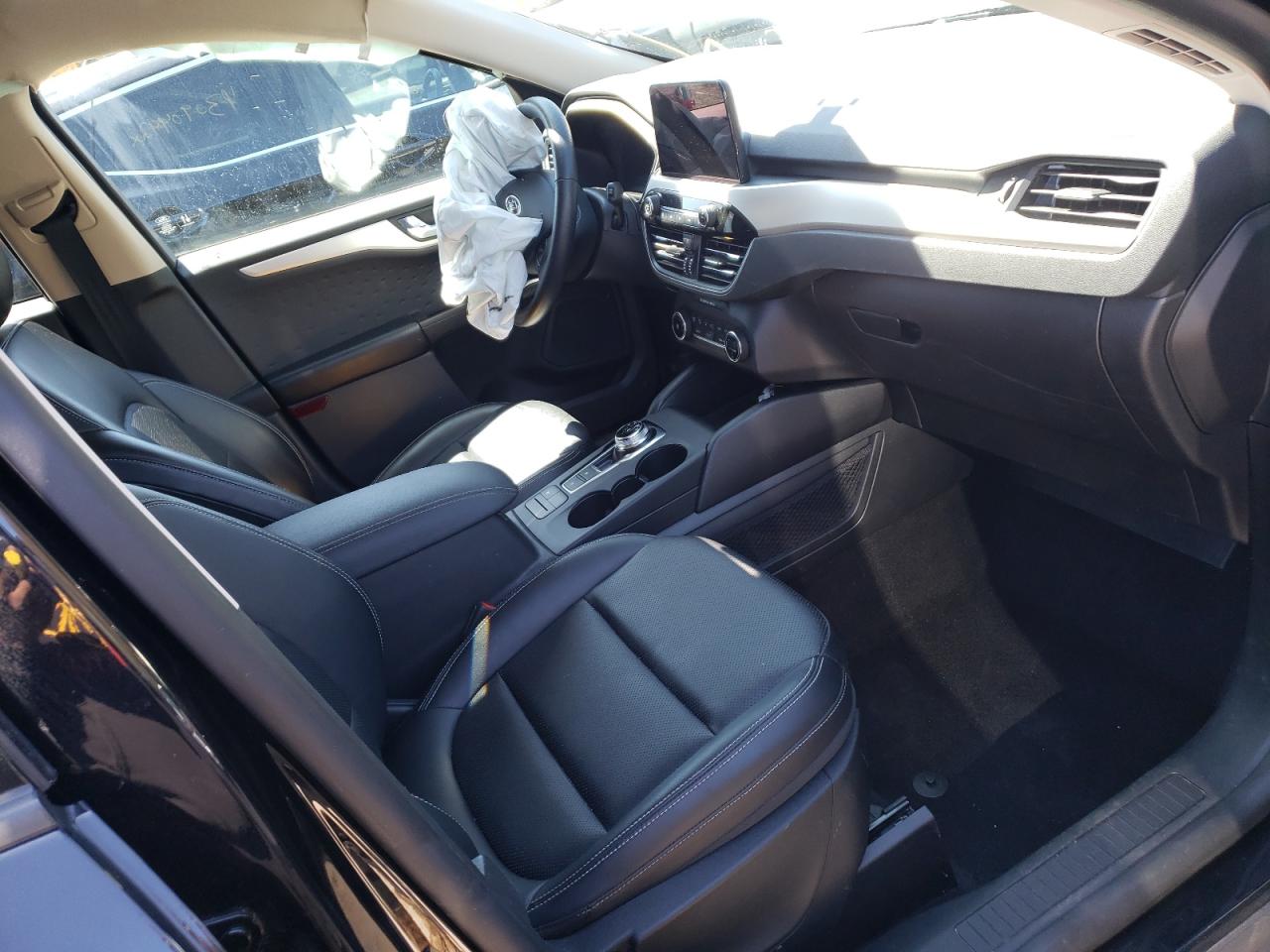 Photo 5 from auction – 2020 FORD ESCAPE SE with VIN 1FMCU9BZ6LUB37440