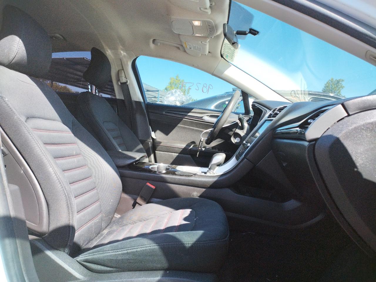 Photo 5 from auction – 2016 FORD FUSION with VIN 3FA6P0H72GR225740