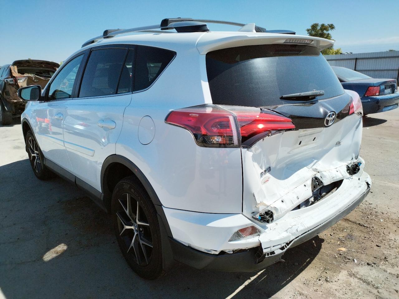 Photo 3 from auction – 2016 TOYOTA RAV4 SE with VIN 2T3NFREV9GW307959