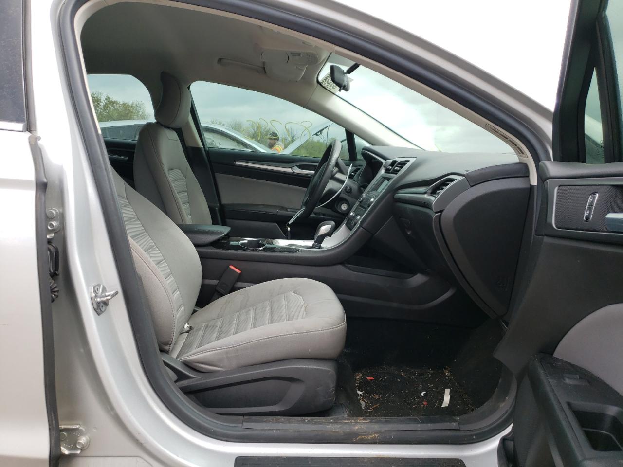Photo 5 from auction – 2016 FORD FUSION S with VIN 3FA6P0G79GR382005