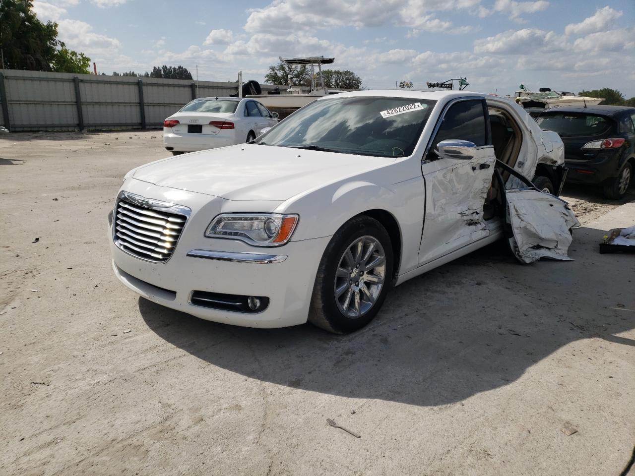 Photo 2 from auction – 2012 CHRYSLER 300 LIMITE with VIN 2C3CCACG0CH285001