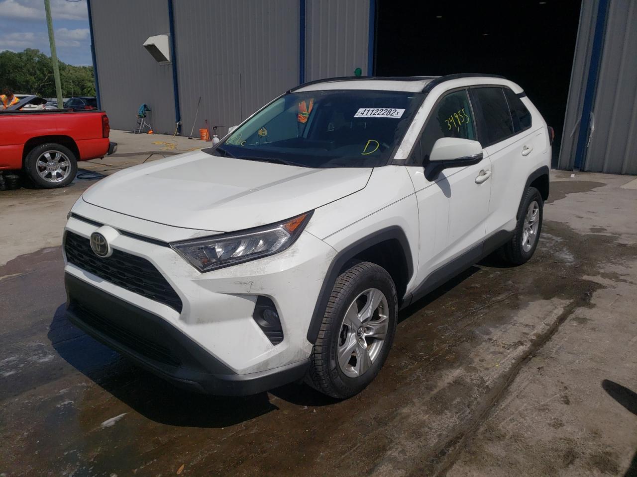 Photo 2 from auction – 2019 TOYOTA RAV4 XLE with VIN 2T3W1RFV3KC016482