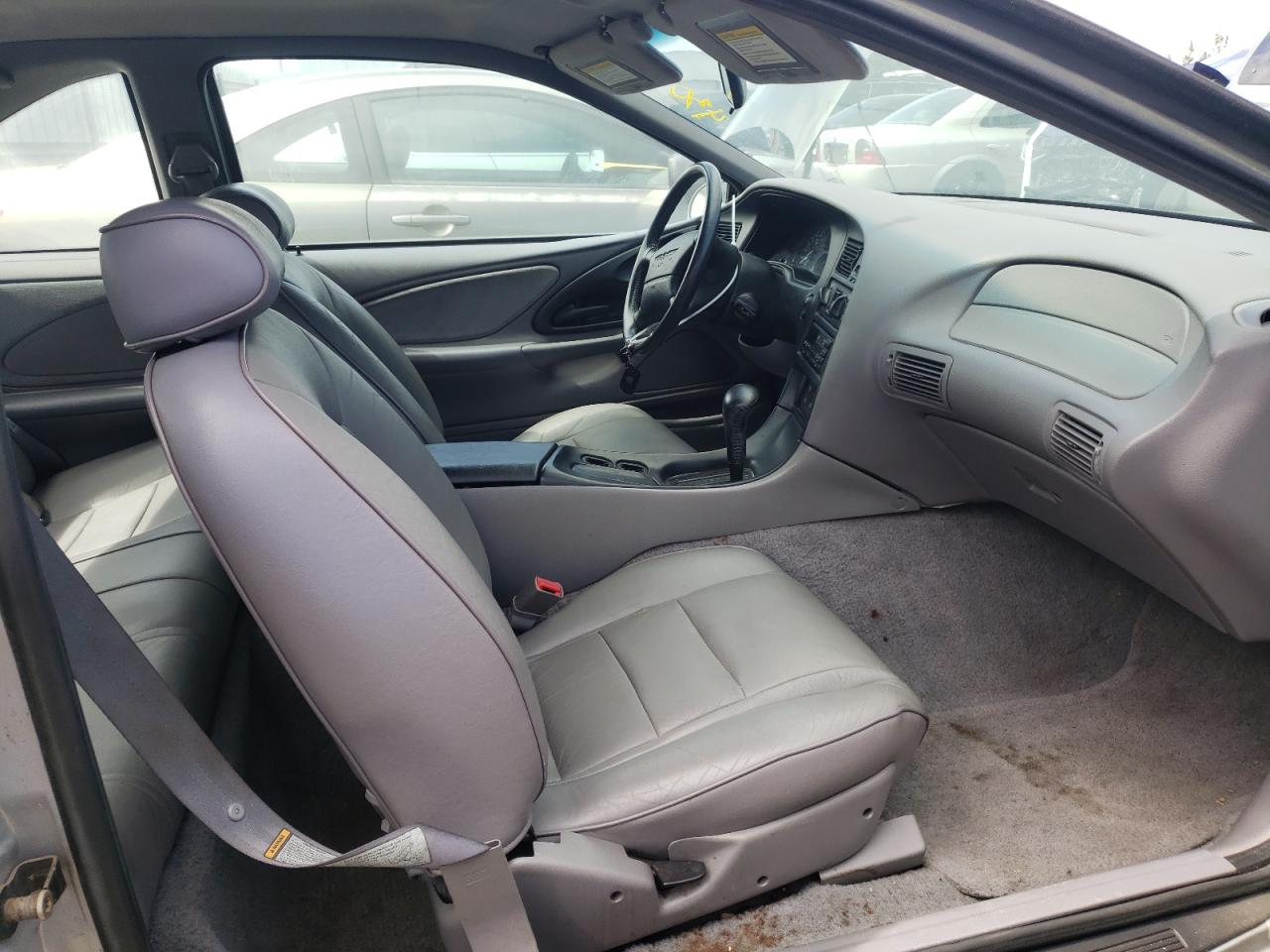 Photo 5 from auction – 1995 FORD THUNDERBIR with VIN 1FALP62W4SH206848