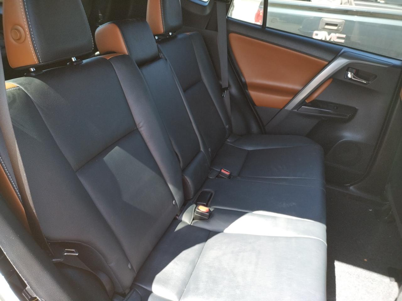 Photo 6 from auction – 2016 TOYOTA RAV4 SE with VIN 2T3NFREV9GW307959
