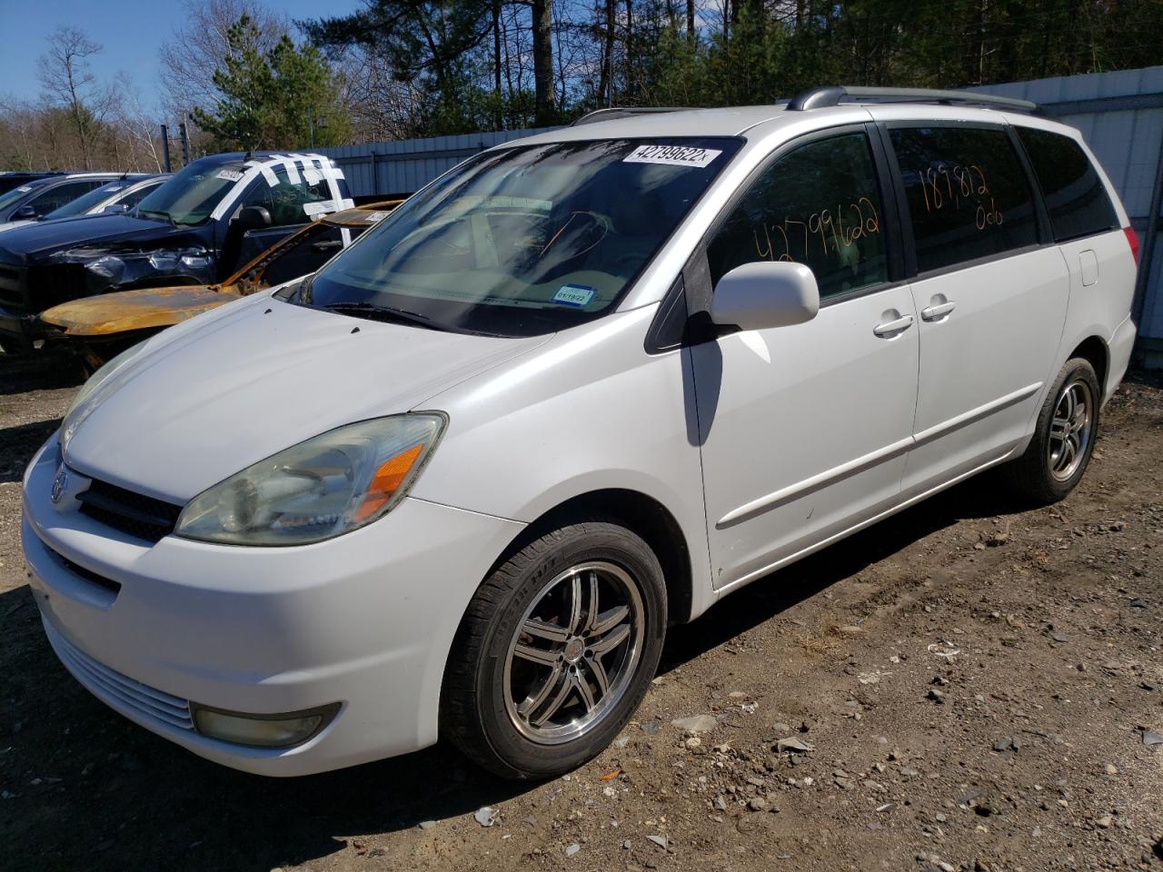 Photo 2 from auction – 2004 TOYOTA SIENNA XLE with VIN 5TDZA22C74S155137