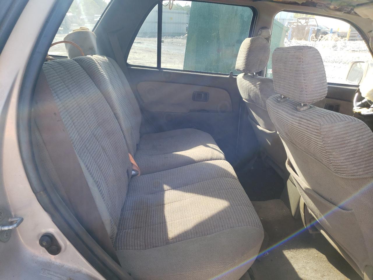 Photo 6 from auction – 1998 TOYOTA 4RUNNER SR with VIN JT3GN86R6W0056316