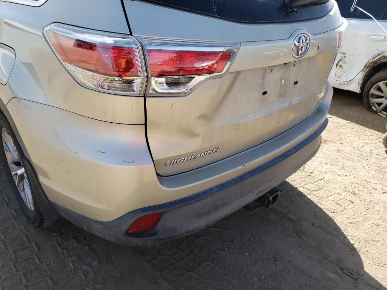 Photo 9 from auction – 2015 TOYOTA HIGHLANDER with VIN 5TDBKRFH9FS183845