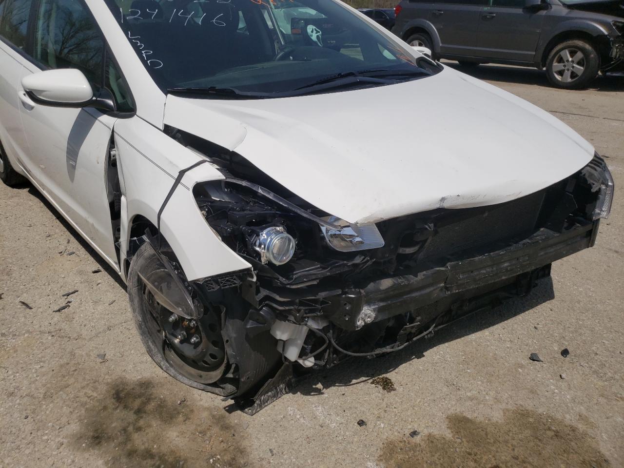 Photo 9 from auction – 2018 KIA FORTE LX with VIN 3KPFK4A73JE175374