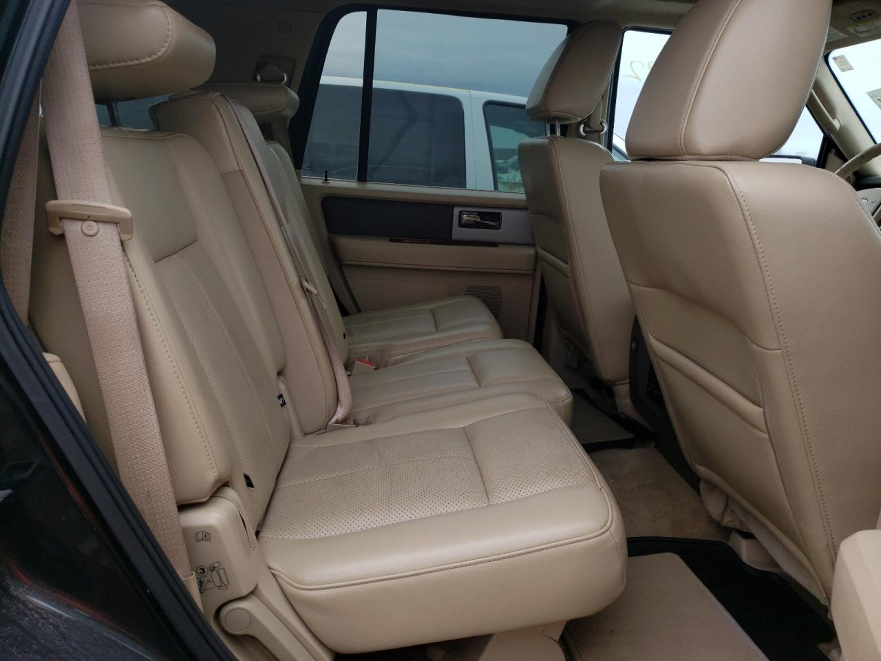 Photo 6 from auction – 2010 FORD EXPEDITION with VIN 1FMJU1J55AEB67043