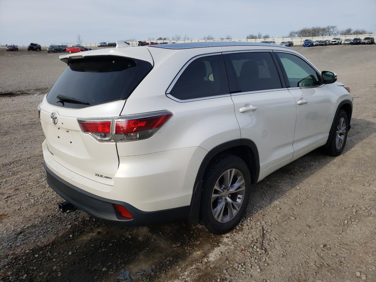 Photo 4 from auction – 2015 TOYOTA HIGHLANDER with VIN 5TDJKRFH6FS180980