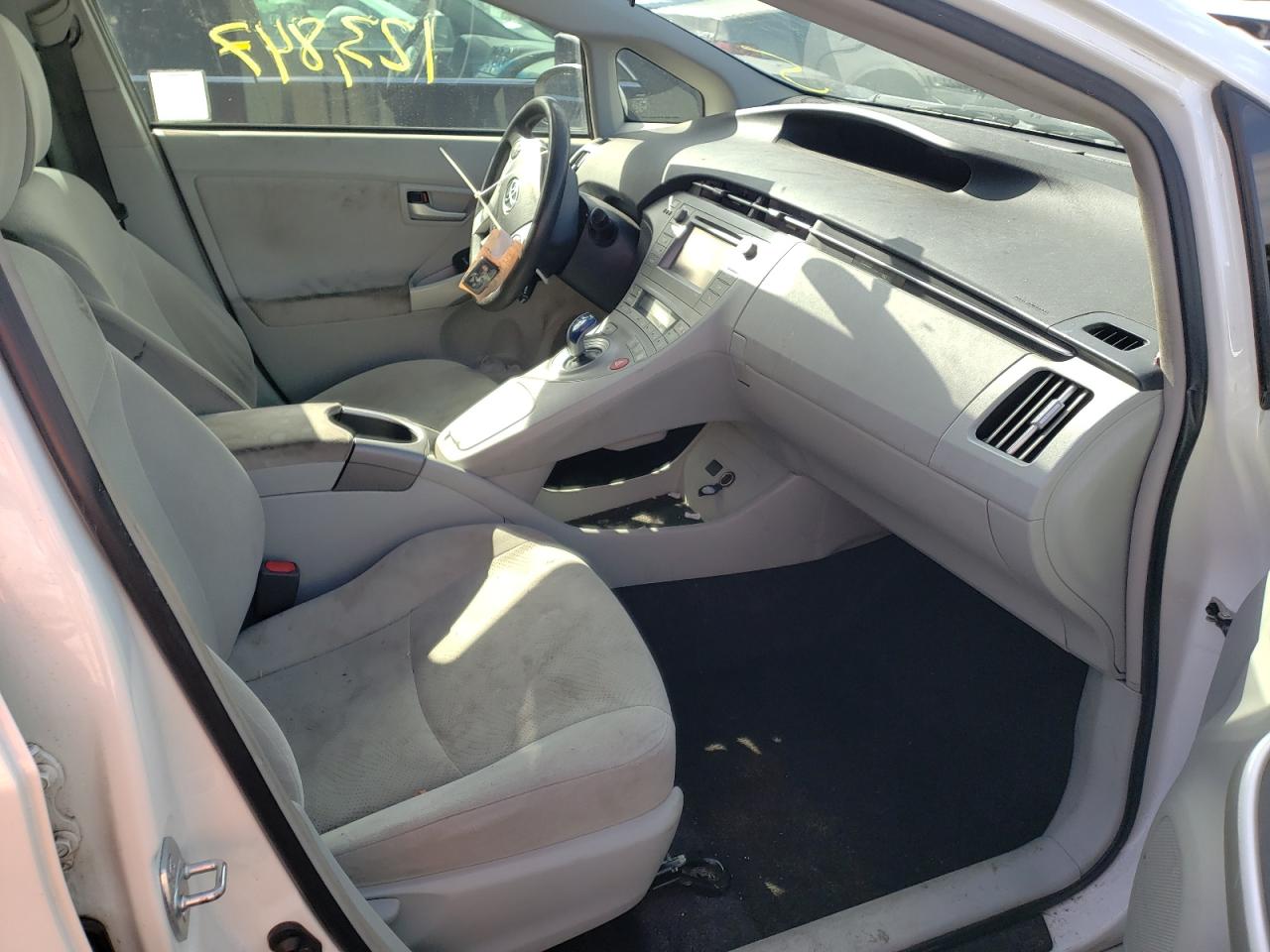 Photo 5 from auction – 2014 TOYOTA PRIUS with VIN JTDKN3DU2E1745391