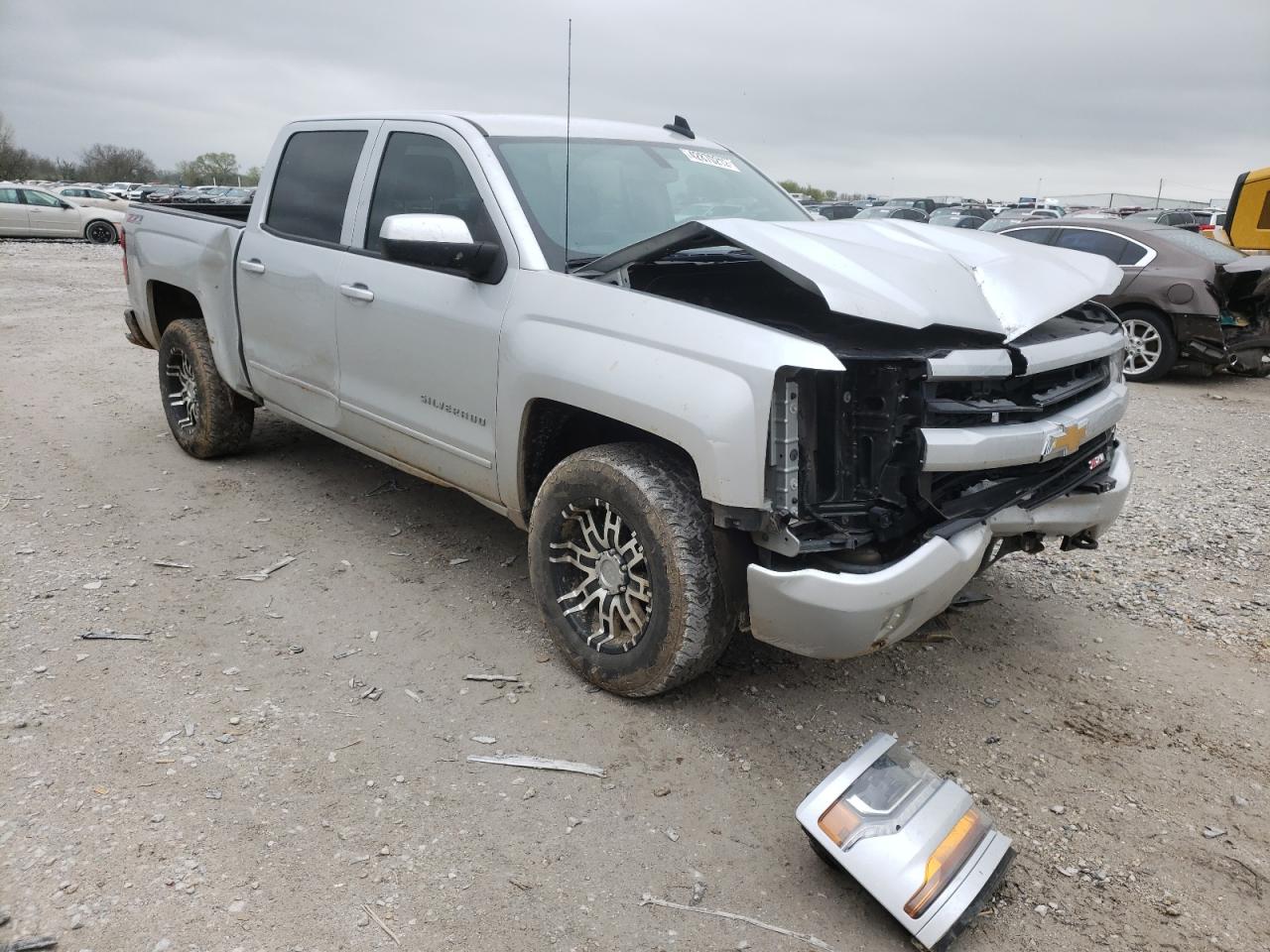 CHEVROLET SILVERADO 2017 with VIN 3GCUKREC7HG229687 - Photo from auction