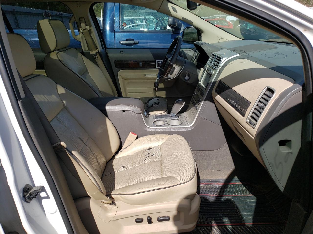 Photo 5 from auction – 2009 LINCOLN MKX with VIN 2LMDU88C99BJ06705