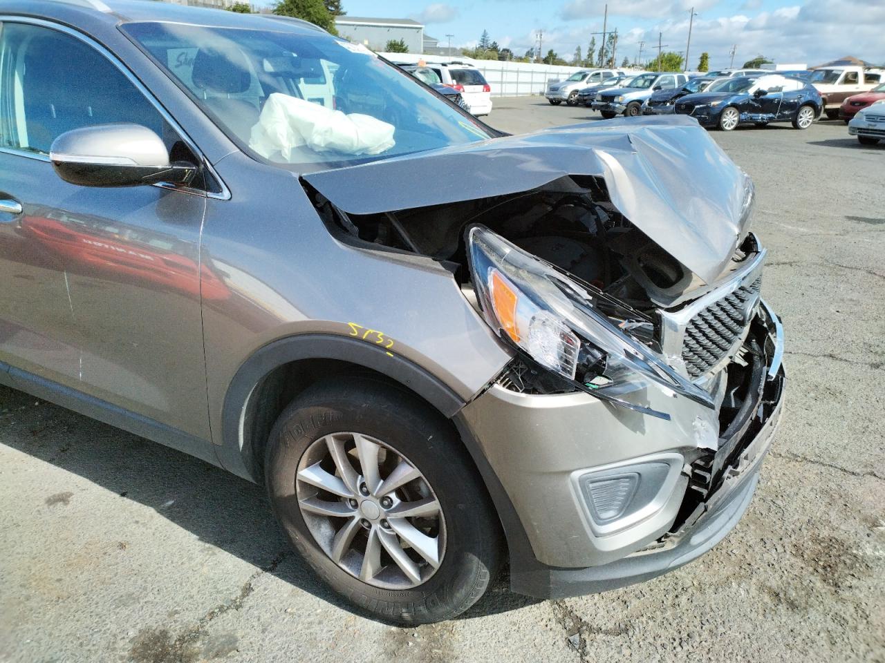 Photo 9 from auction – 2016 KIA SORENTO LX with VIN 5XYPG4A31GG010857