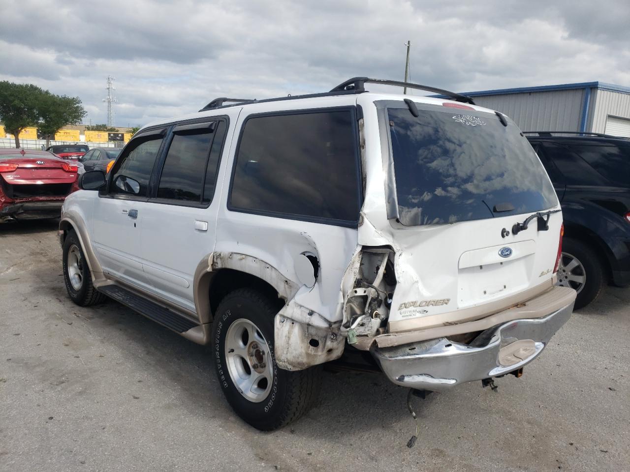 Photo 3 from auction – 2000 FORD EXPLORER E with VIN 1FMDU64P6YZB37138