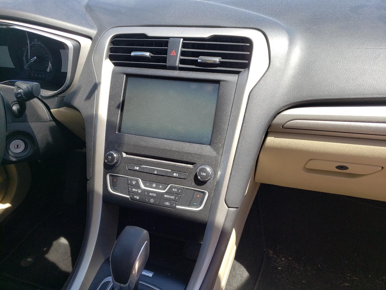 Photo 9 from auction – 2016 FORD FUSION SE with VIN 3FA6P0H73GR209644