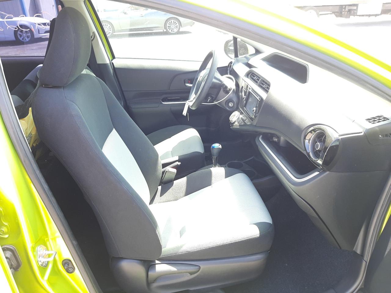 Photo 5 from auction – 2015 TOYOTA PRIUS C with VIN JTDKDTB38F1101439
