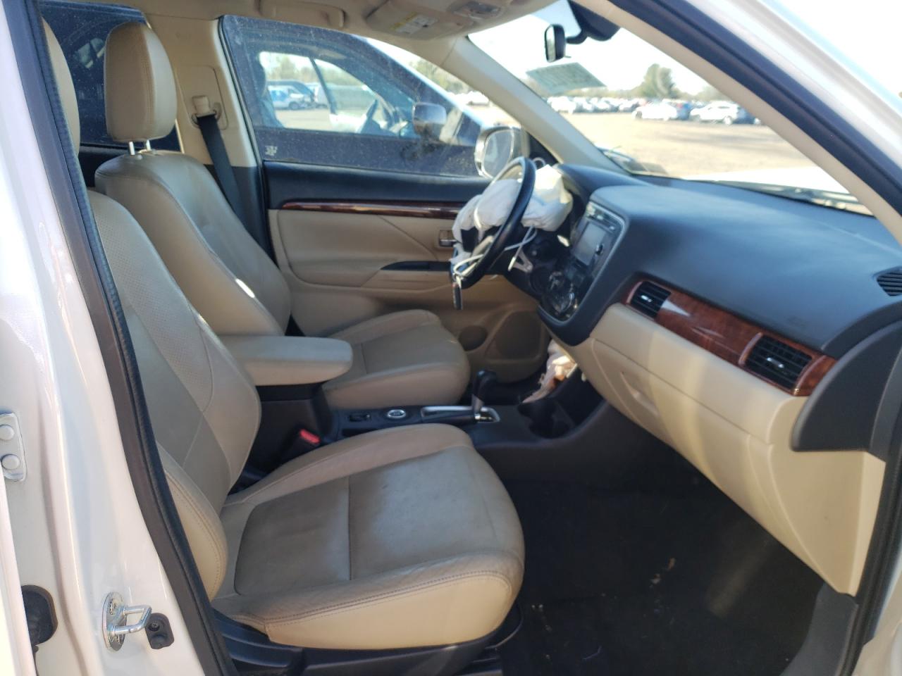Photo 5 from auction – 2015 MITSUBISHI OUTLANDER with VIN JA4JZ4AX9FZ006682