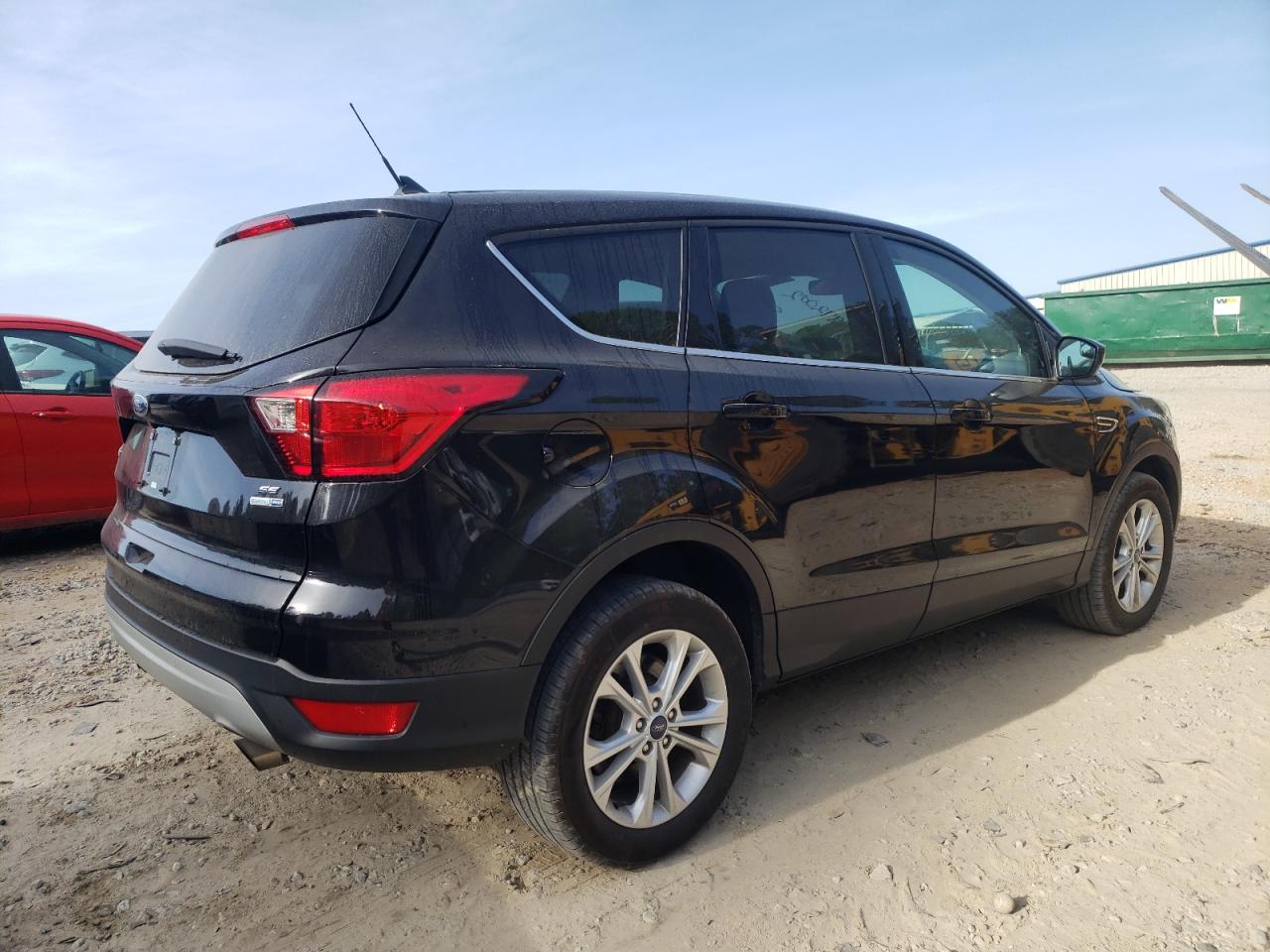 Photo 4 from auction – 2019 FORD ESCAPE SE with VIN 1FMCU9GD2KUC48742