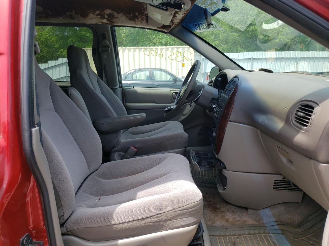 Photo 5 from auction – 2002 CHRYSLER TOWN & COU with VIN 2C4GP34382R558395