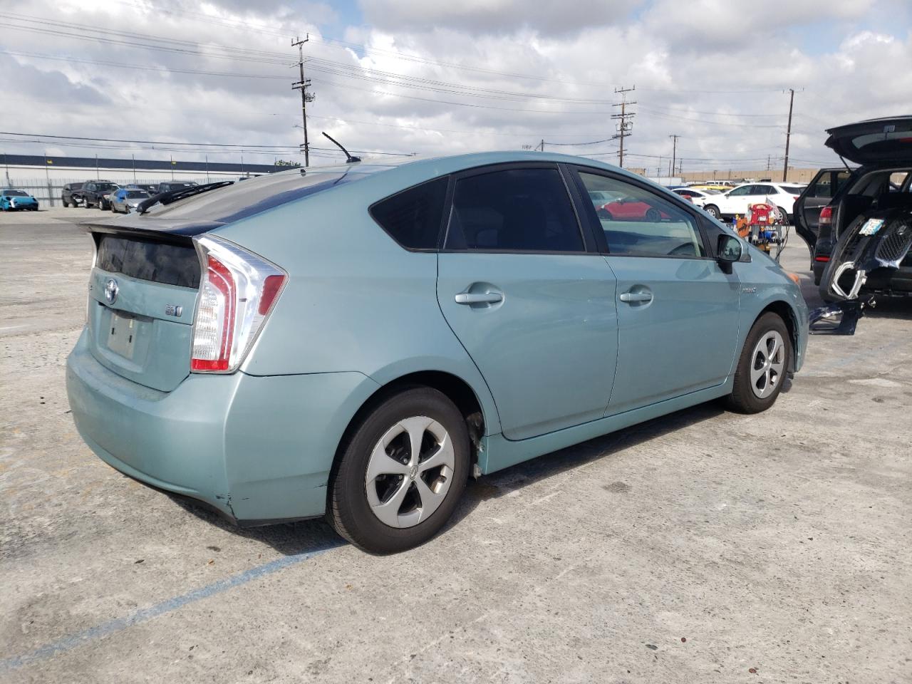 Photo 4 from auction – 2013 TOYOTA PRIUS with VIN JTDKN3DU5D5581920