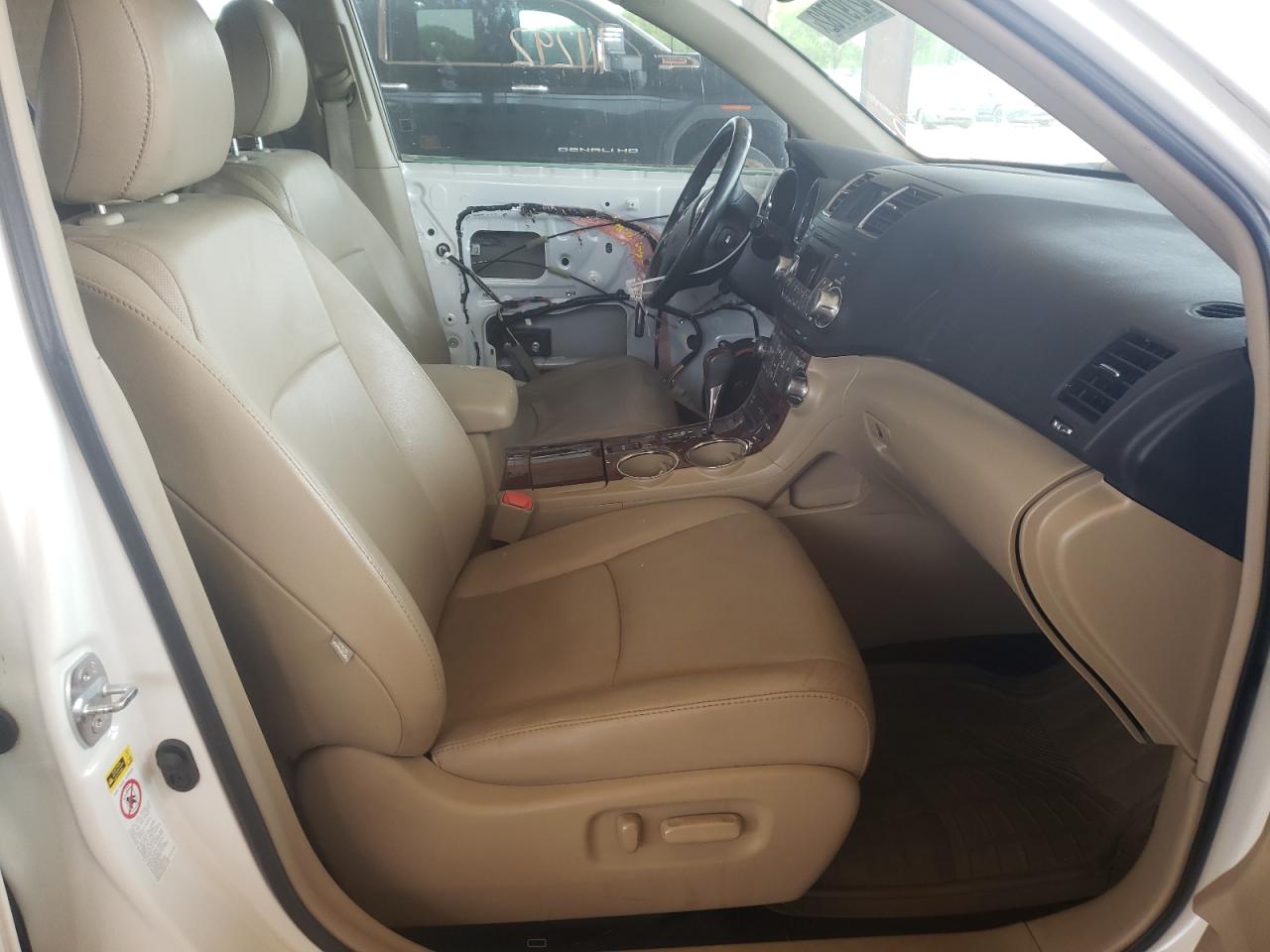 Photo 5 from auction – 2011 TOYOTA HIGHLANDER with VIN 5TDYK3EH1BS036017