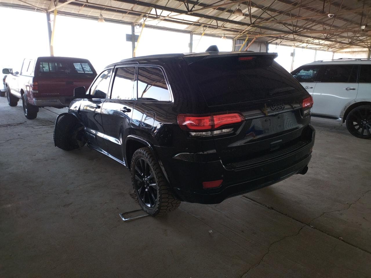 Photo 3 from auction – 2018 JEEP GRAND CHER with VIN 1C4RJFAG5JC222777