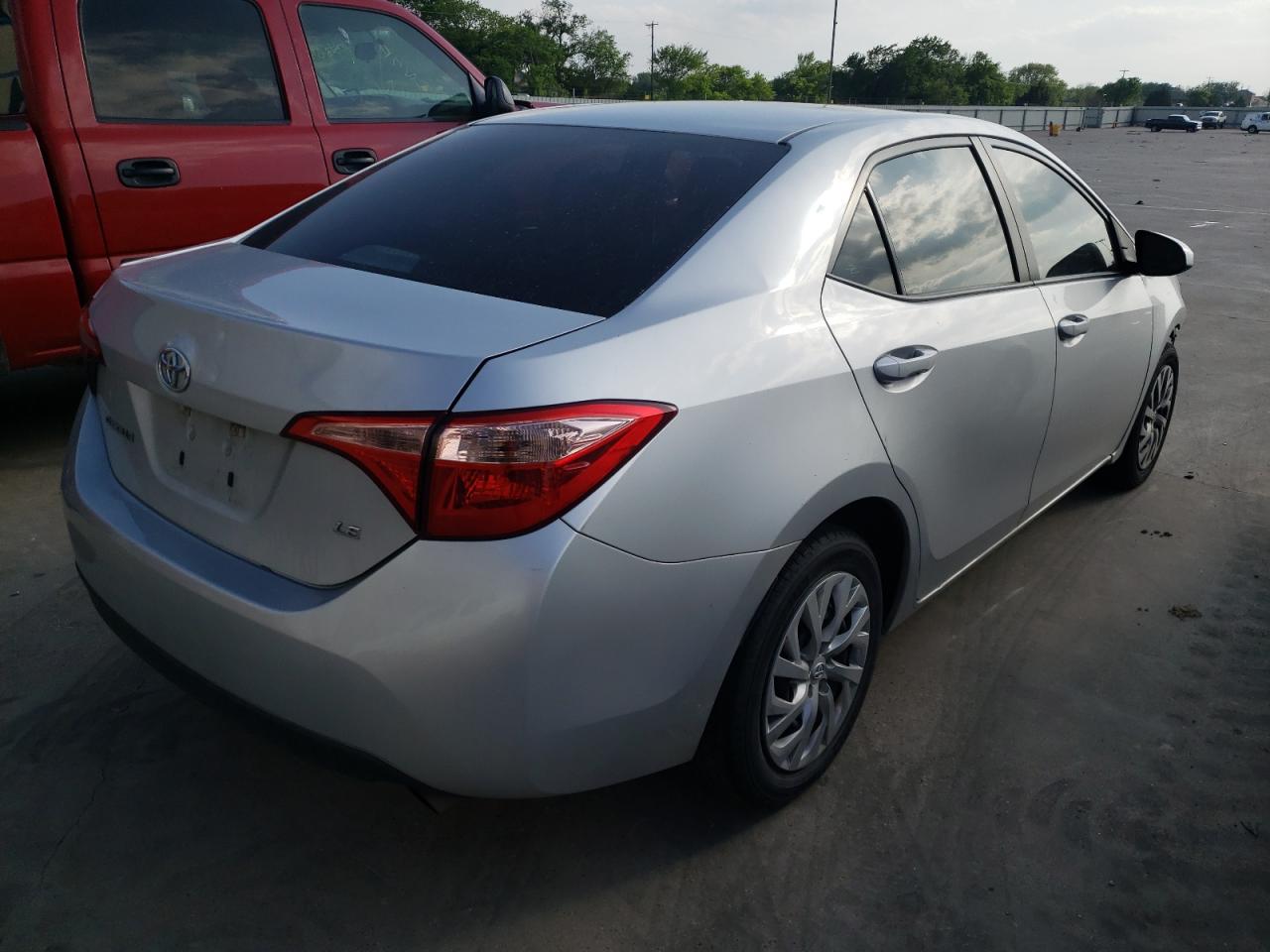 Photo 4 from auction – 2018 TOYOTA COROLLA L with VIN 5YFBURHE1JP747664