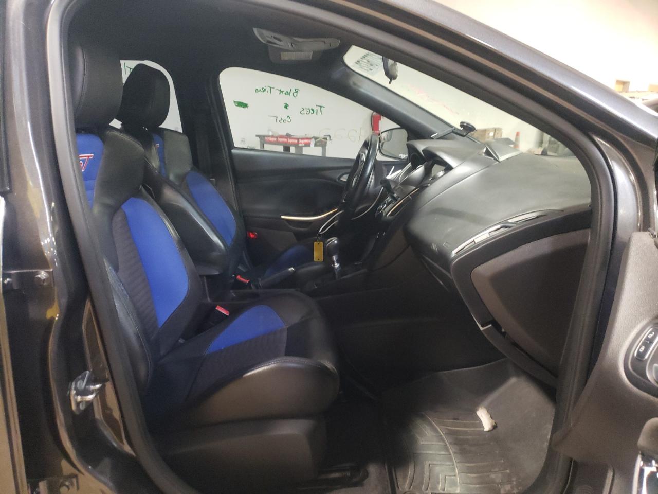 Photo 5 from auction – 2016 FORD FOCUS ST with VIN 1FADP3L97GL200784
