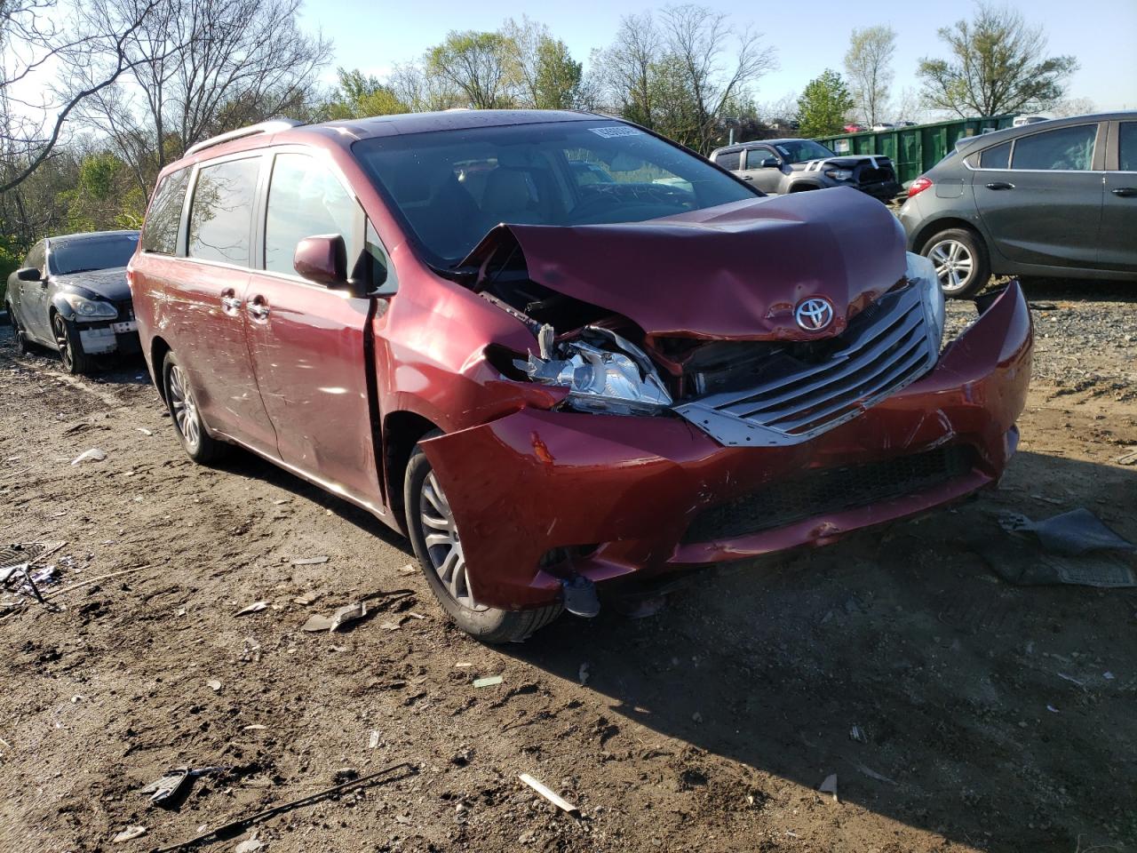 TOYOTA SIENNA XLE 2017 with VIN 5TDYZ3DC1HS829330 - Photo from auction