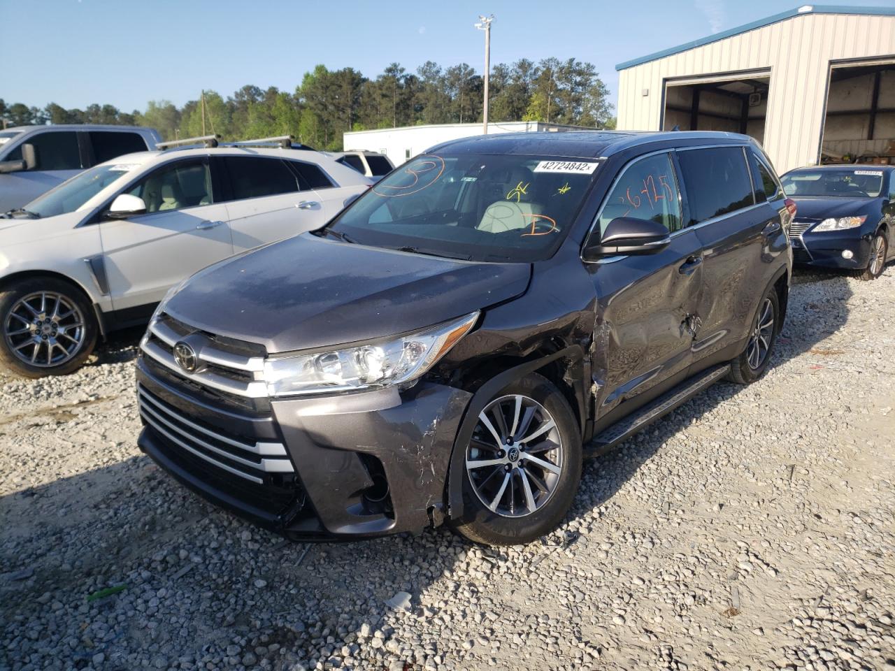 Photo 2 from auction – 2019 TOYOTA HIGHLANDER with VIN 5TDKZRFH5KS555476
