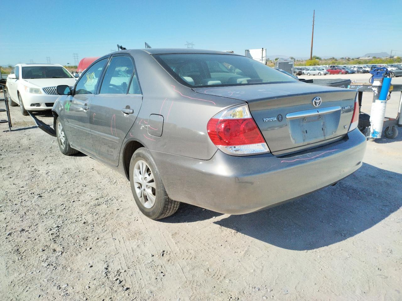 Photo 3 from auction – 2005 TOYOTA CAMRY LE with VIN 4T1BF30K85U600030