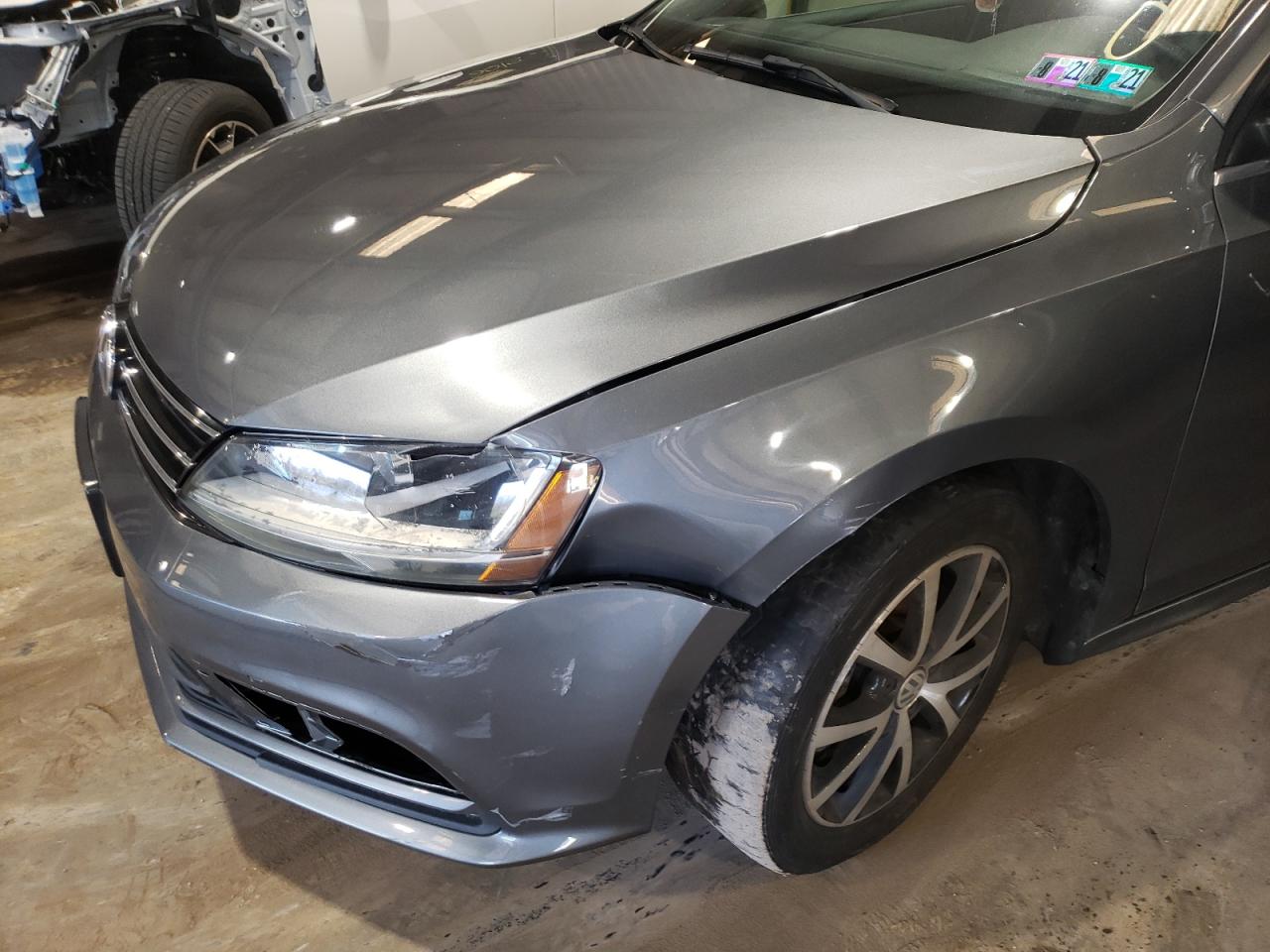 Photo 9 from auction – 2017 VOLKSWAGEN JETTA SE with VIN 3VWDB7AJ9HM408823