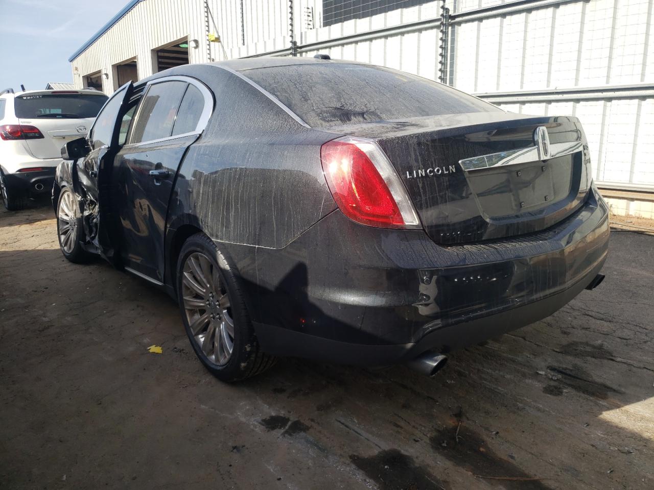 Photo 3 from auction – 2011 LINCOLN MKS with VIN 1LNHL9FT5BG608991
