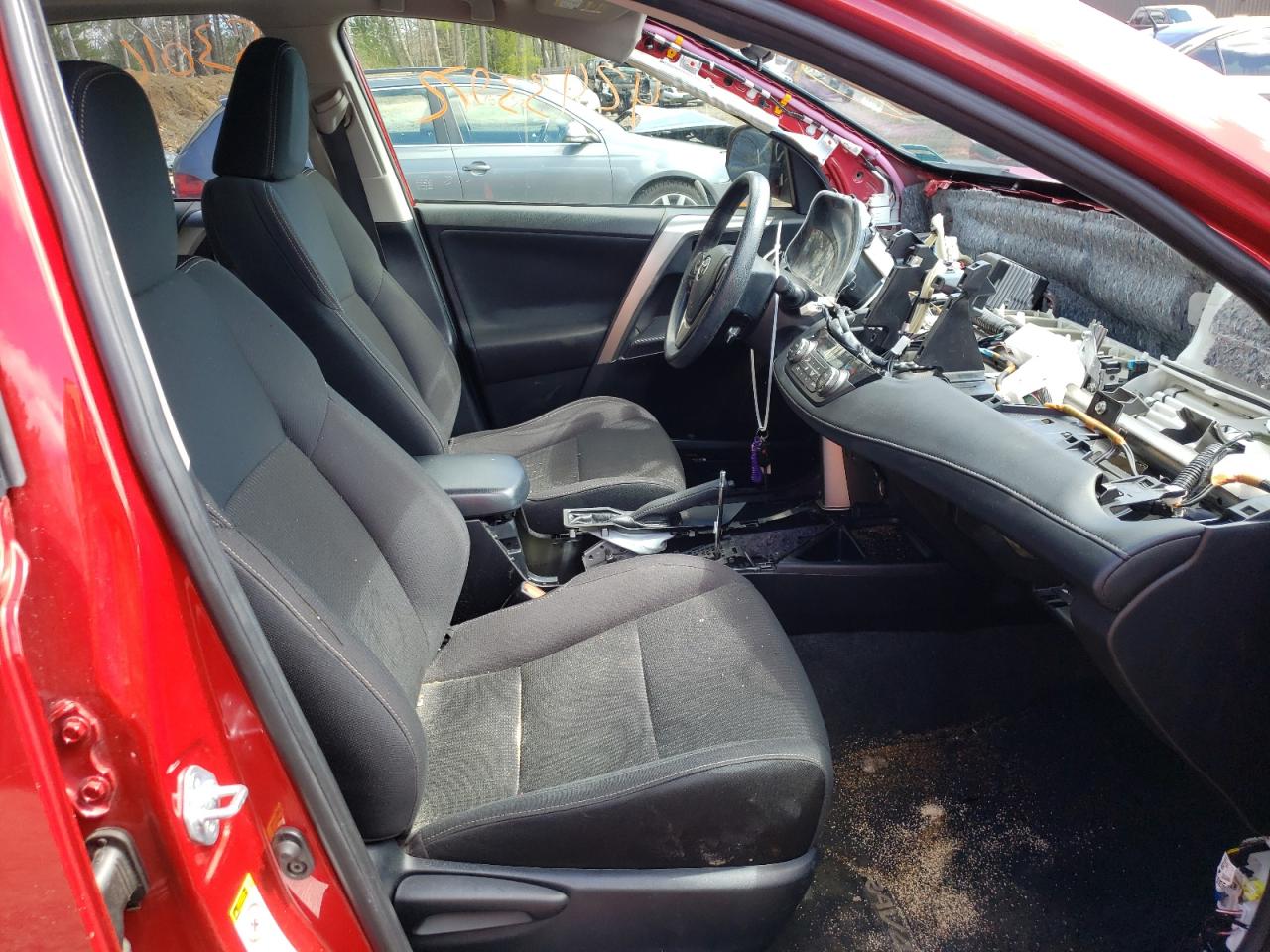 Photo 5 from auction – 2015 TOYOTA RAV4 XLE with VIN JTMRFREVXFJ047201