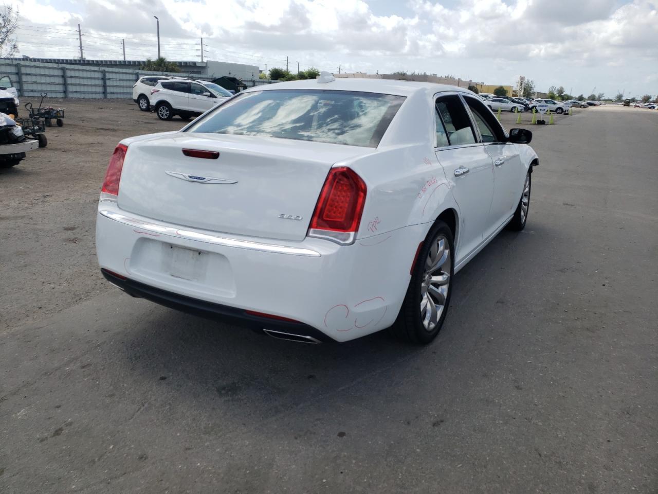 Photo 4 from auction – 2019 CHRYSLER 300 LIMITE with VIN 2C3CCAEG4KH555732