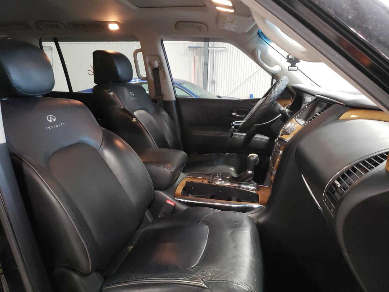 Photo 5 from auction – 2011 INFINITI QX56 with VIN JN8AZ2NF8B9501093