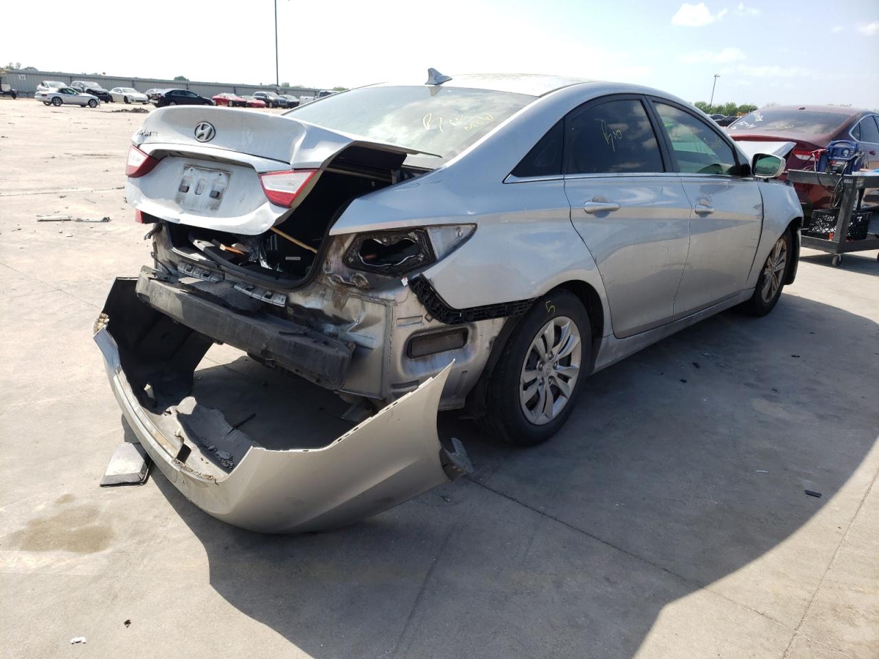 Photo 4 from auction – 2011 HYUNDAI SONATA with VIN 5NPEB4AC2BH244402