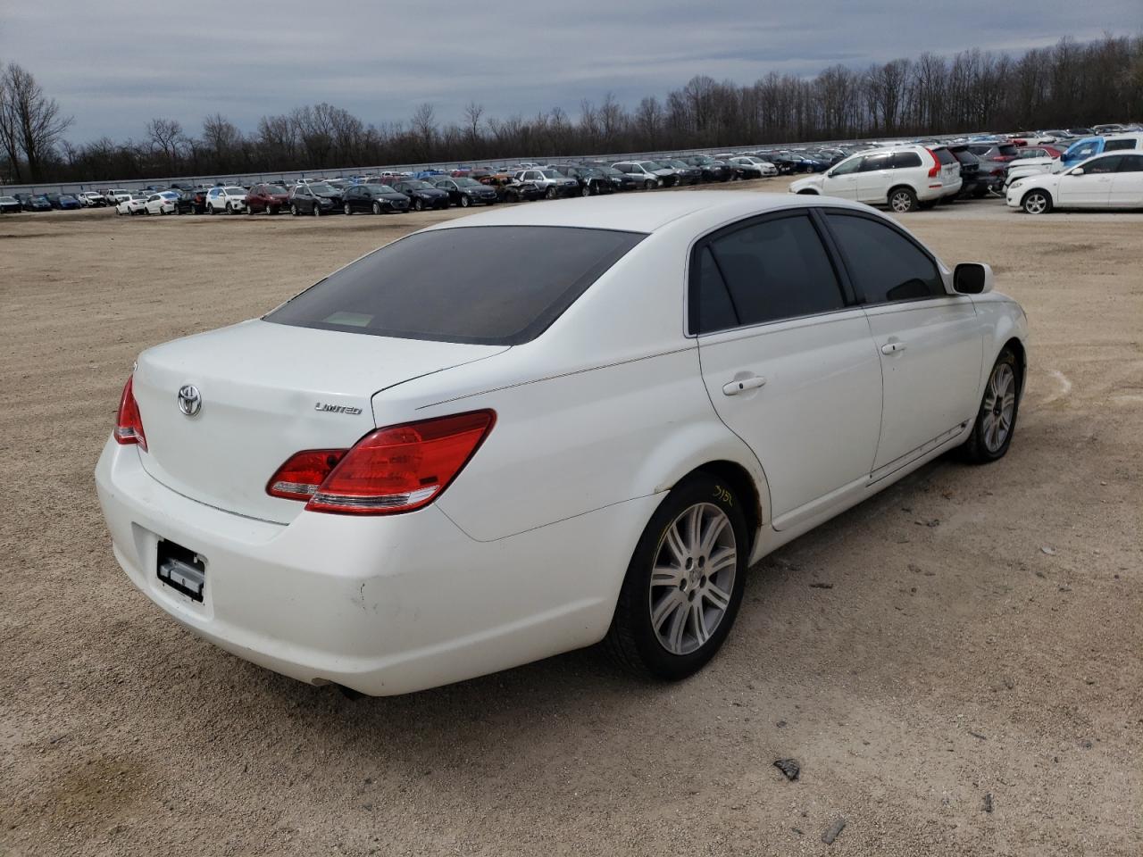 Photo 4 from auction – 2005 TOYOTA AVALON with VIN 4T1BK36B45U002553