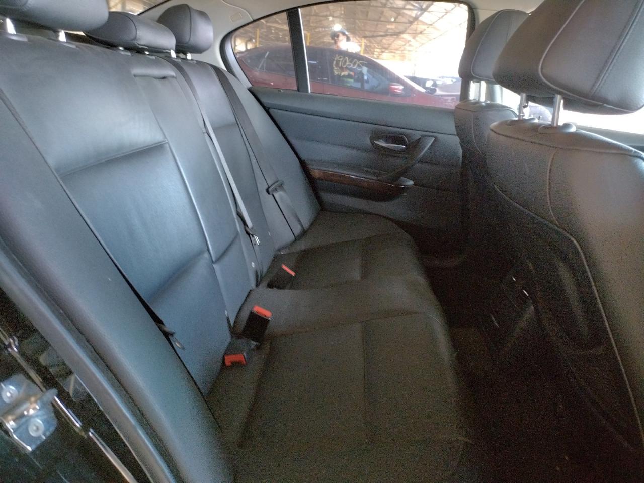Photo 6 from auction – 2006 BMW 325 I with VIN WBAVB13536PT19032