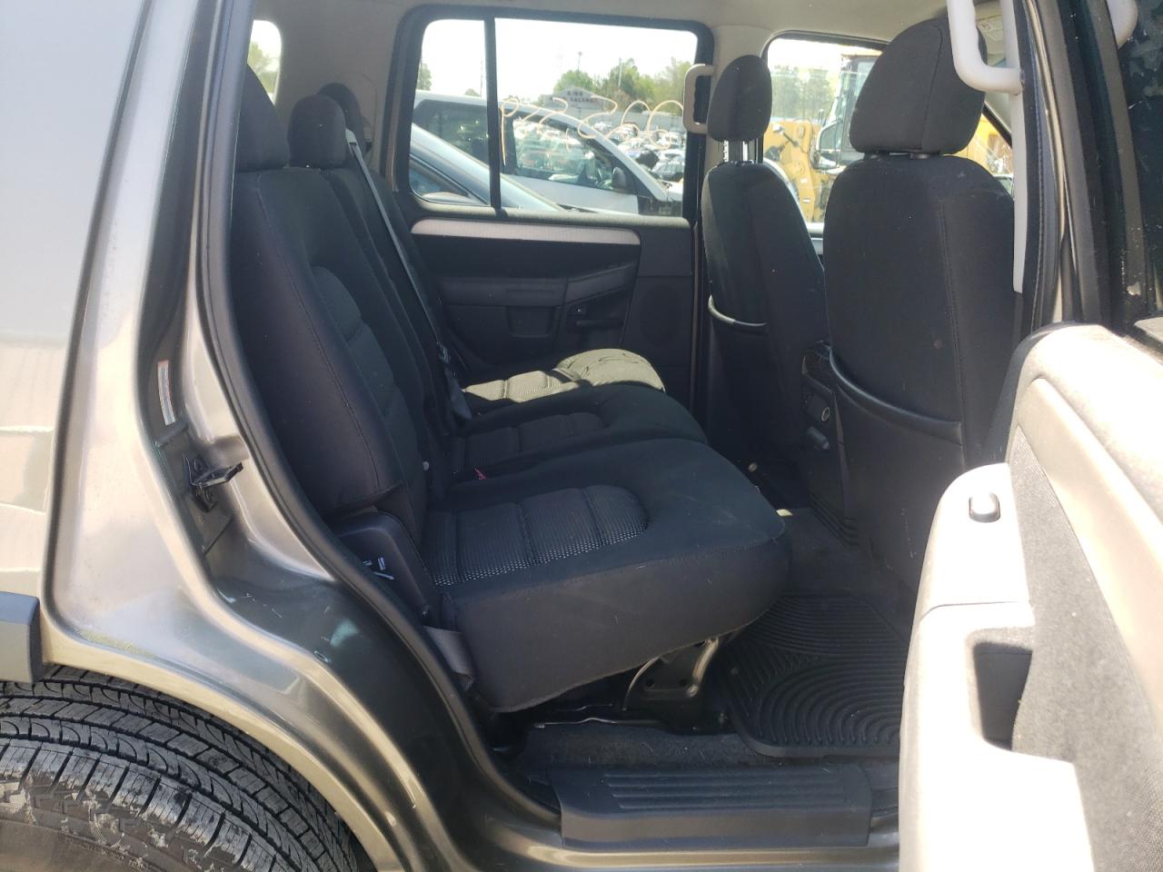 Photo 6 from auction – 2003 FORD EXPLORER X with VIN 1FMZU63KX3UA46181