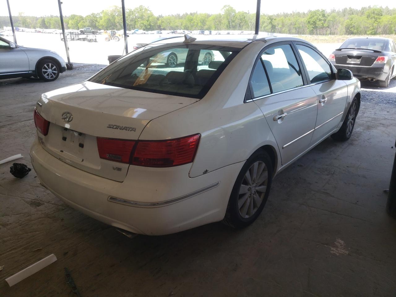 Photo 4 from auction – 2010 HYUNDAI SONATA SE with VIN 5NPEU4AF0AH580746