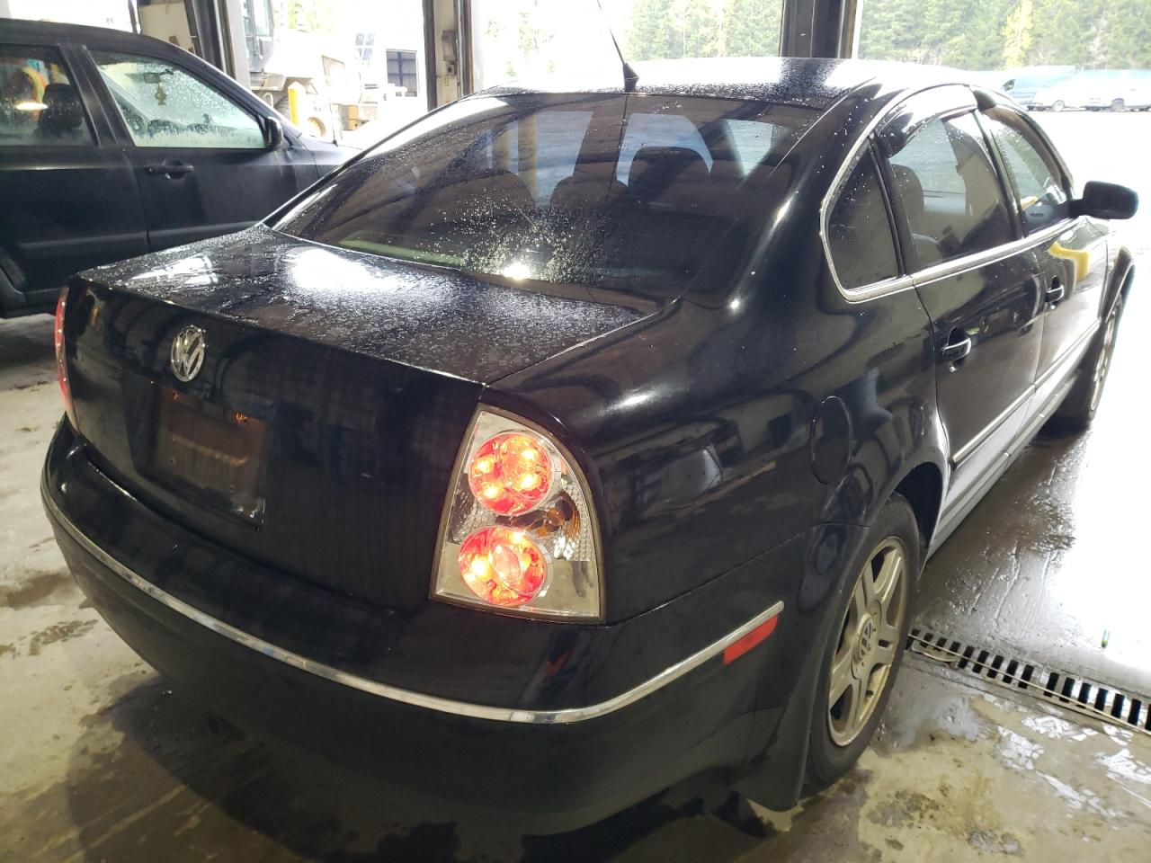 Photo 4 from auction – 2004 VOLKSWAGEN PASSAT GL with VIN WVWMD63B64E074490
