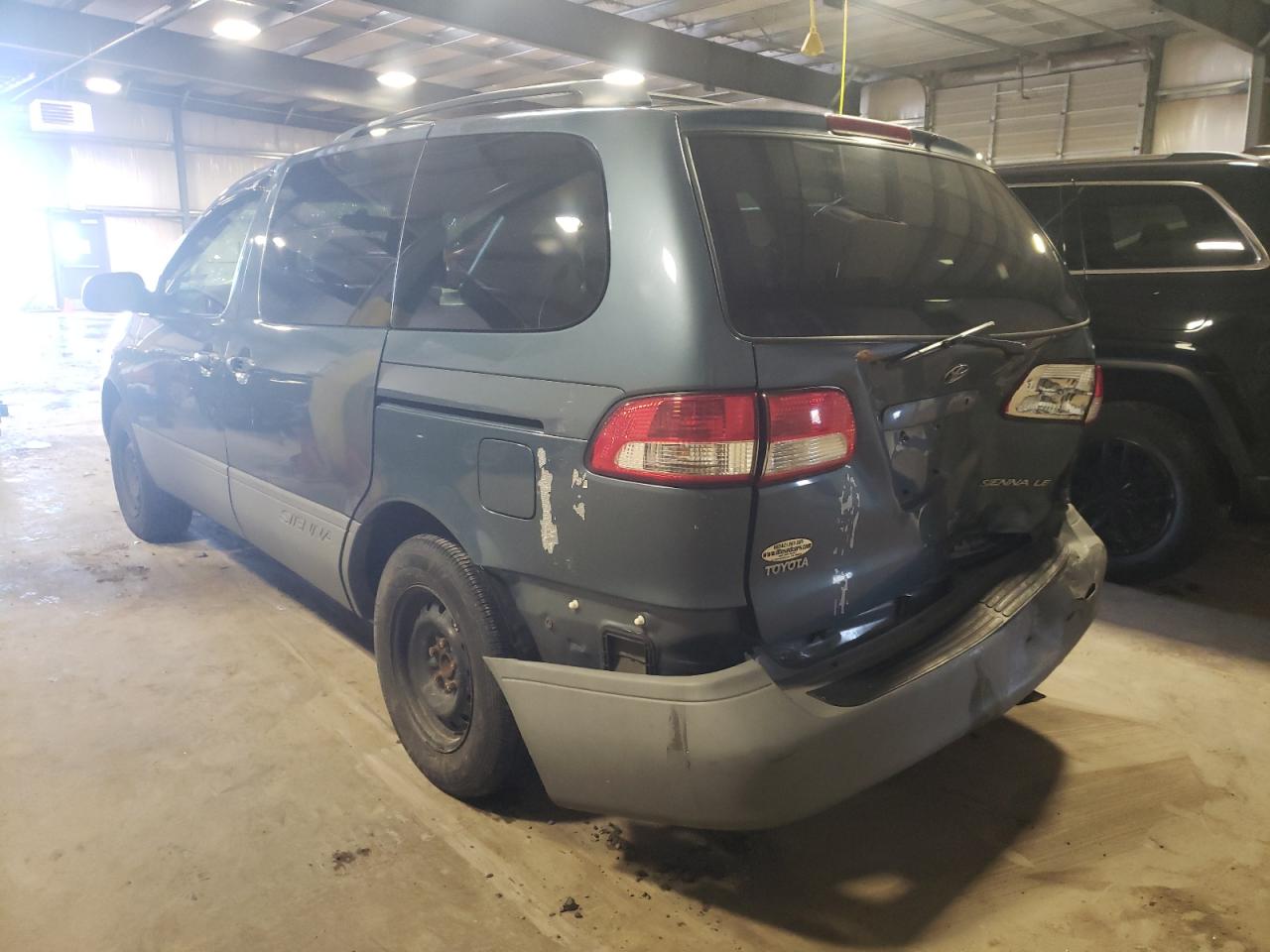 Photo 3 from auction – 2001 TOYOTA SIENNA LE with VIN 4T3ZF13C81U337790