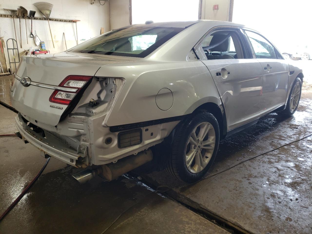 Photo 4 from auction – 2017 FORD TAURUS SE with VIN 1FAHP2D84HG143004