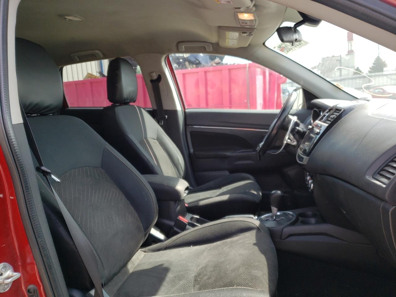Photo 5 from auction – 2015 MITSUBISHI OUTLANDER with VIN 4A4AP4AU0FE062477