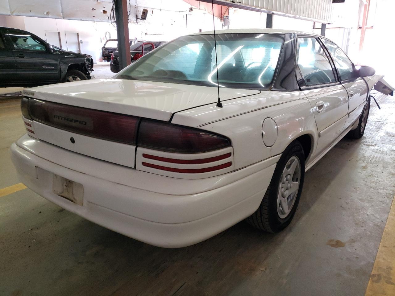 Photo 4 from auction – 1996 DODGE INTREPID with VIN 1B3HD46F5TF105064