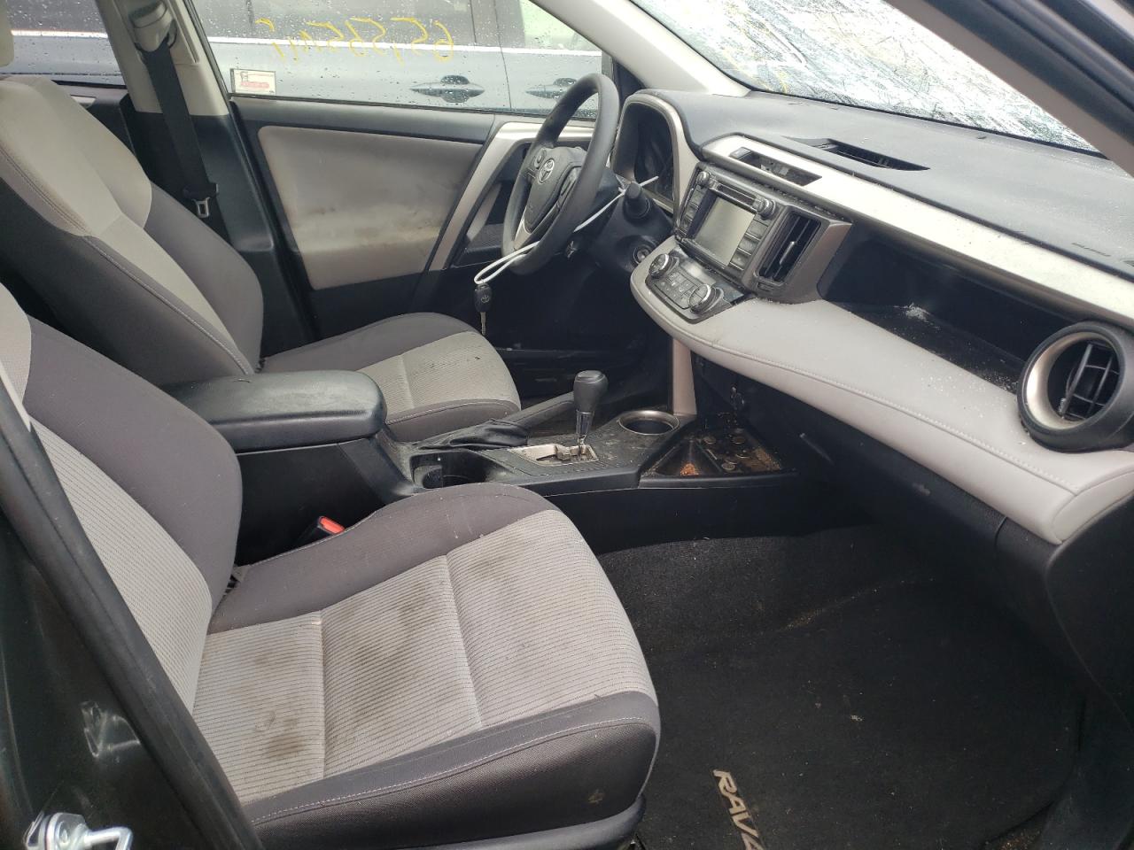 Photo 5 from auction – 2015 TOYOTA RAV4 XLE with VIN JTMRFREV2FD175060