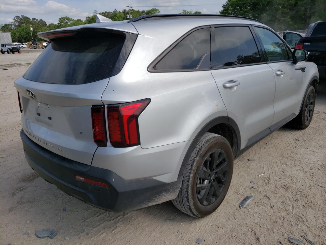 Photo 4 from auction – 2021 KIA SORENTO S with VIN 5XYRLDLC0MG069783