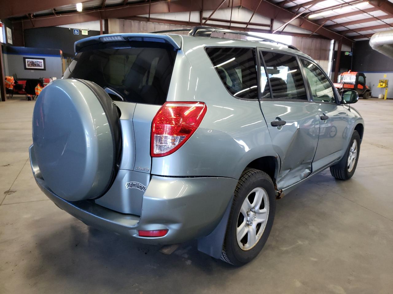 Photo 4 from auction – 2006 TOYOTA RAV4 with VIN JTMBD33V865025052